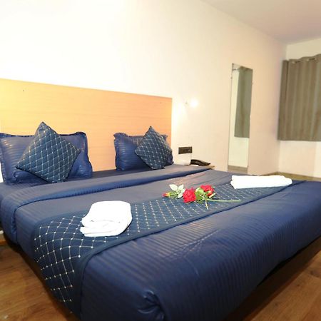 Hotel Noida Grand Sec 58 외부 사진