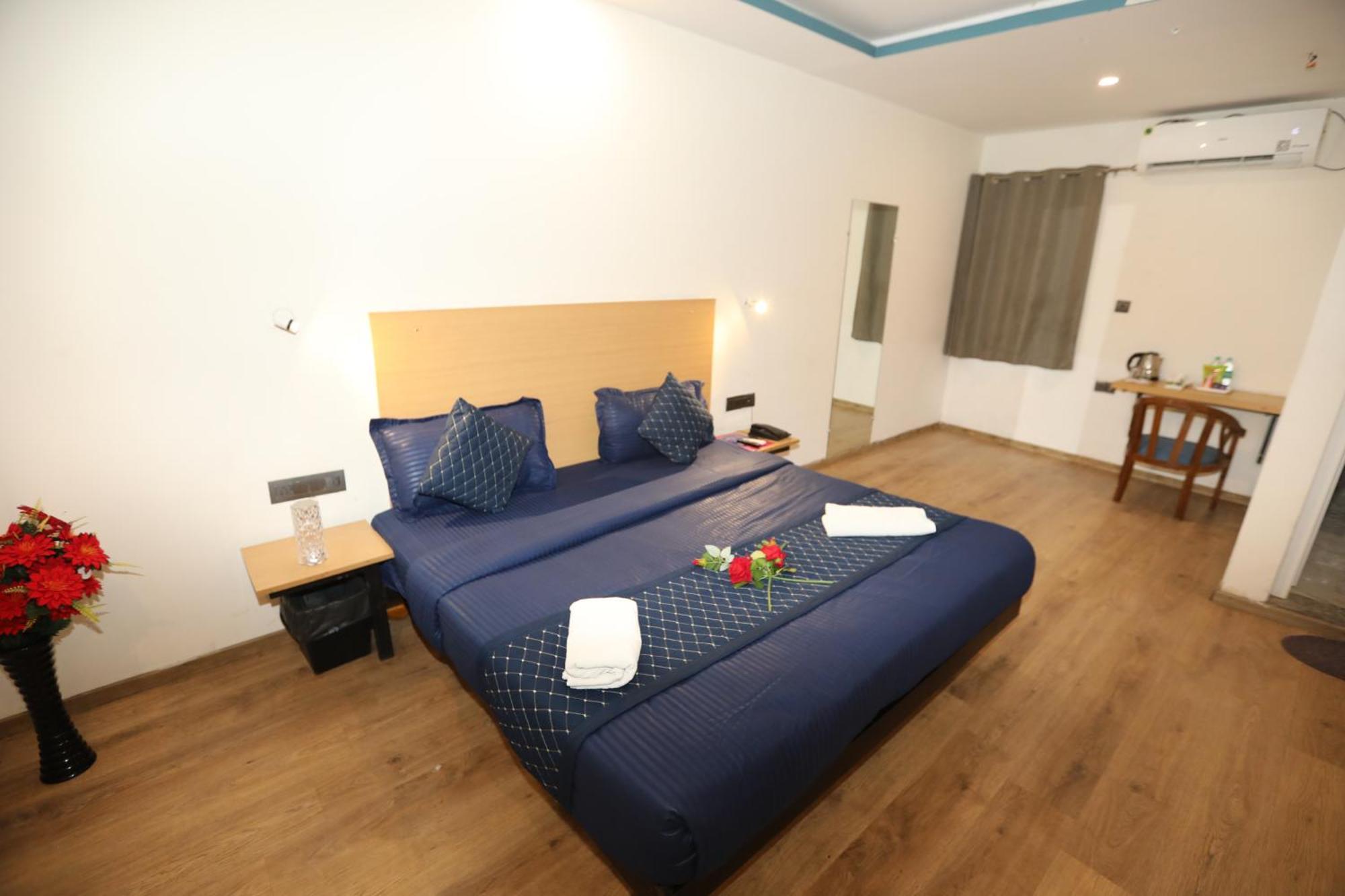 Hotel Noida Grand Sec 58 외부 사진