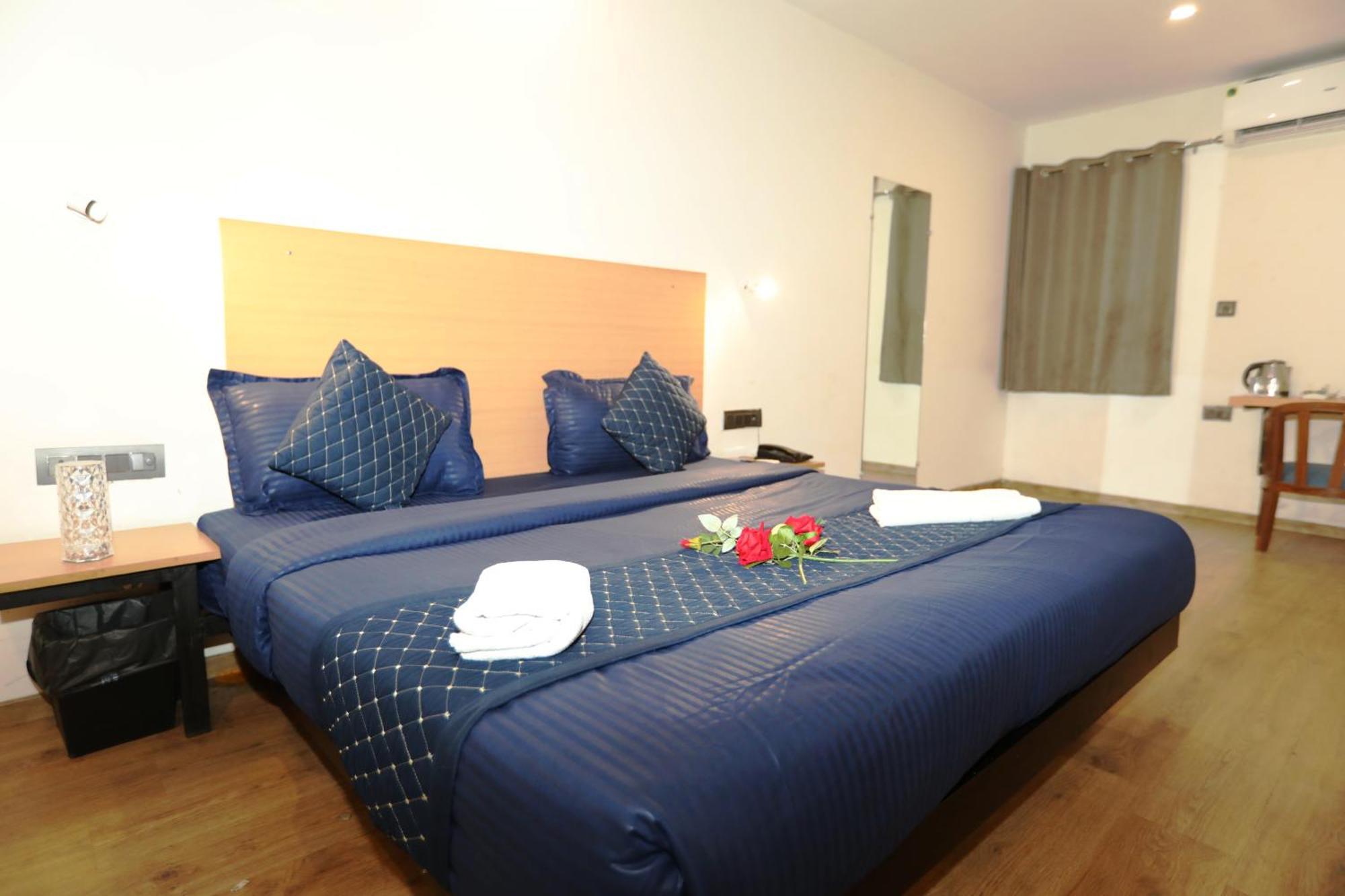 Hotel Noida Grand Sec 58 외부 사진