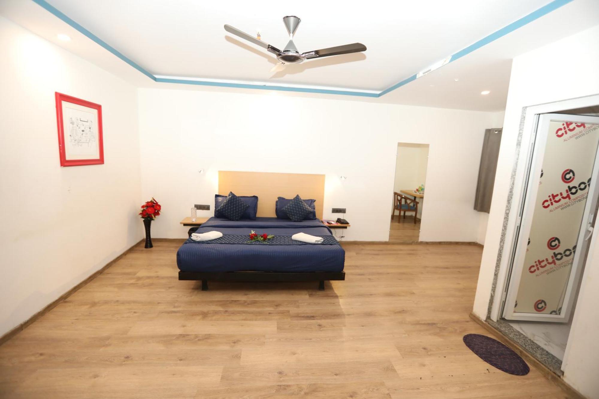 Hotel Noida Grand Sec 58 외부 사진