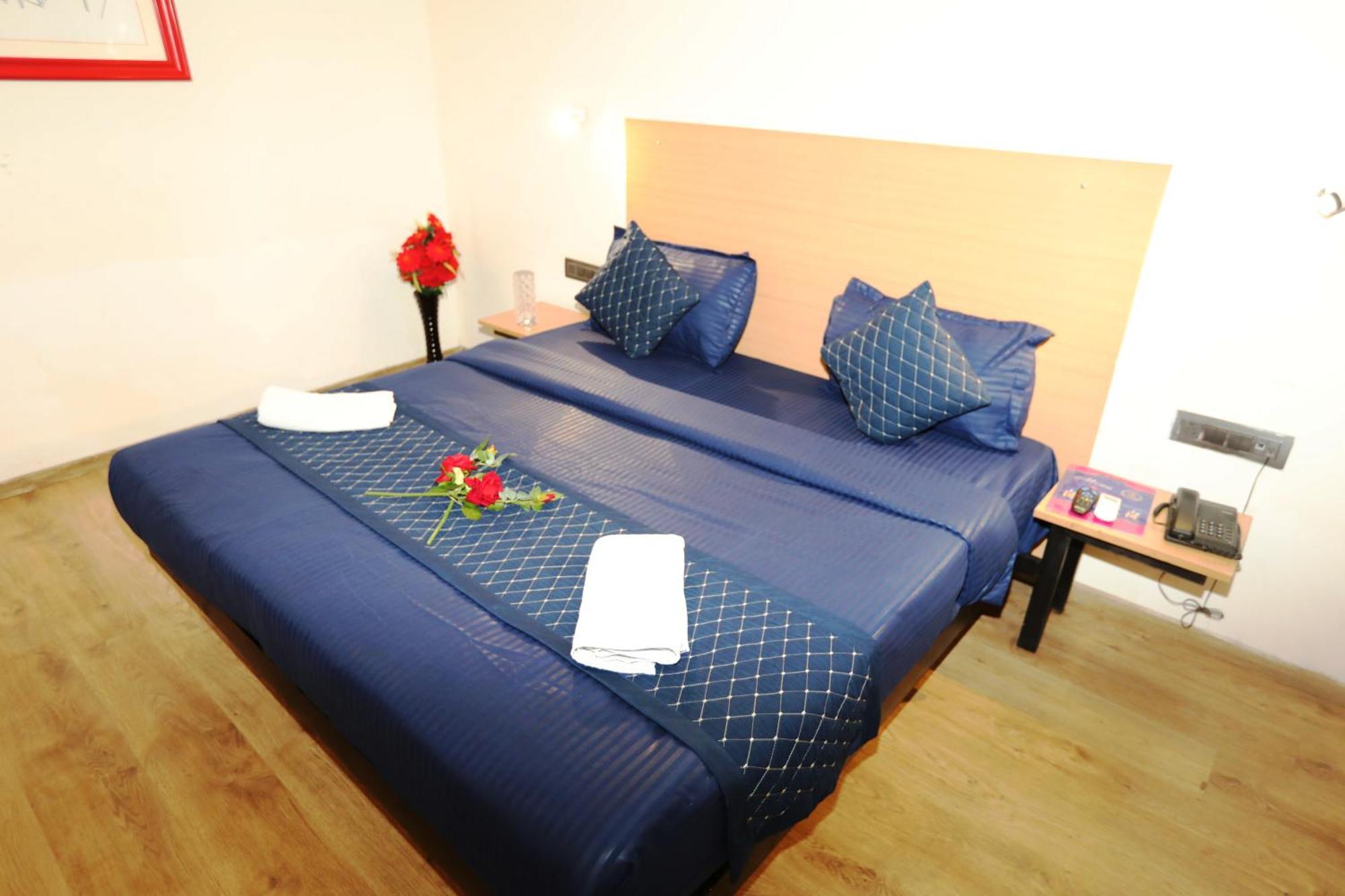 Hotel Noida Grand Sec 58 외부 사진