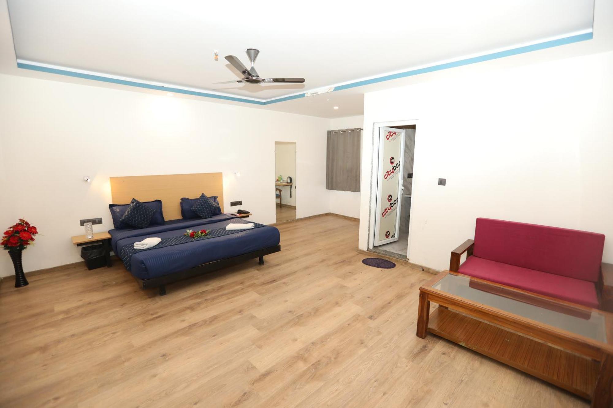 Hotel Noida Grand Sec 58 외부 사진