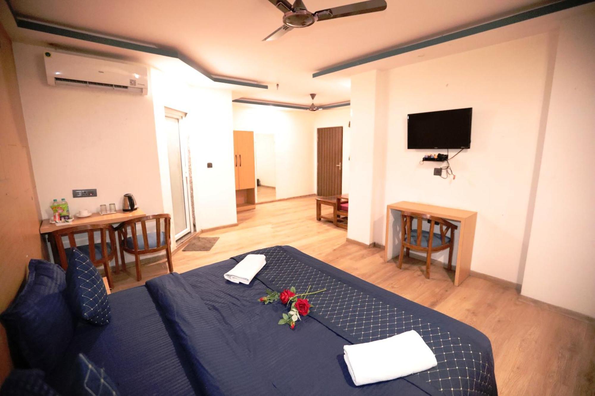 Hotel Noida Grand Sec 58 외부 사진