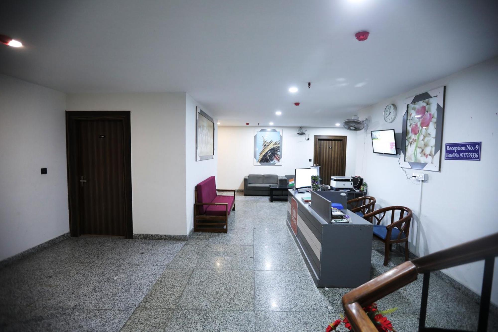 Hotel Noida Grand Sec 58 외부 사진