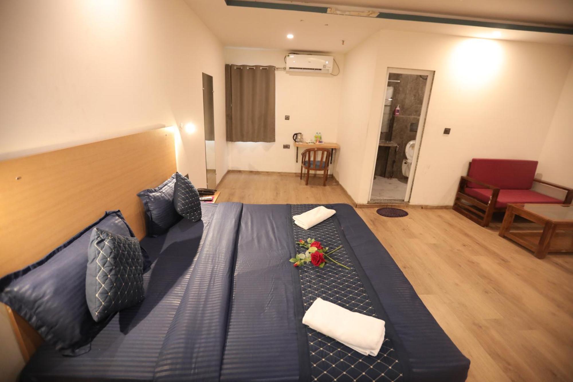 Hotel Noida Grand Sec 58 외부 사진