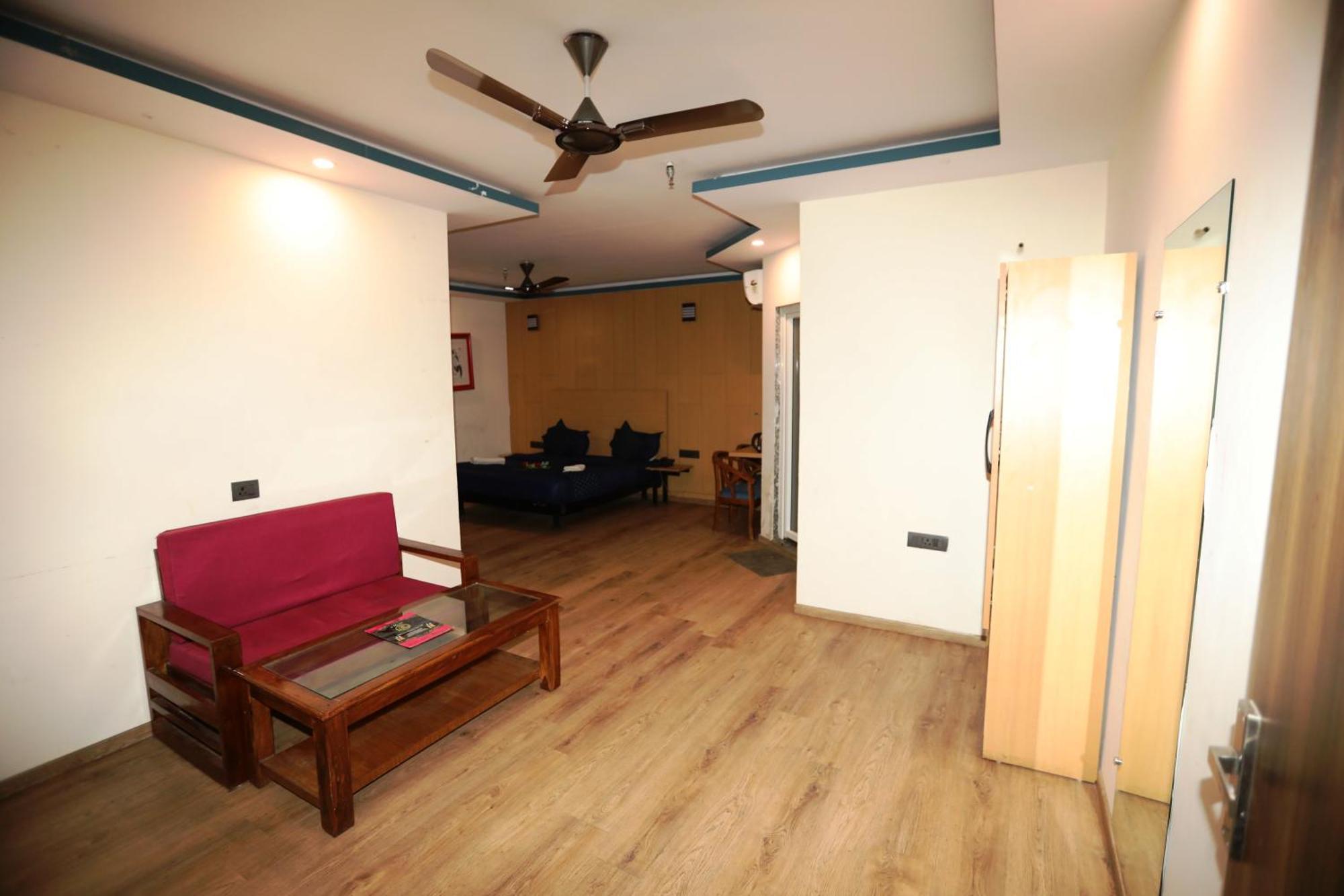 Hotel Noida Grand Sec 58 외부 사진