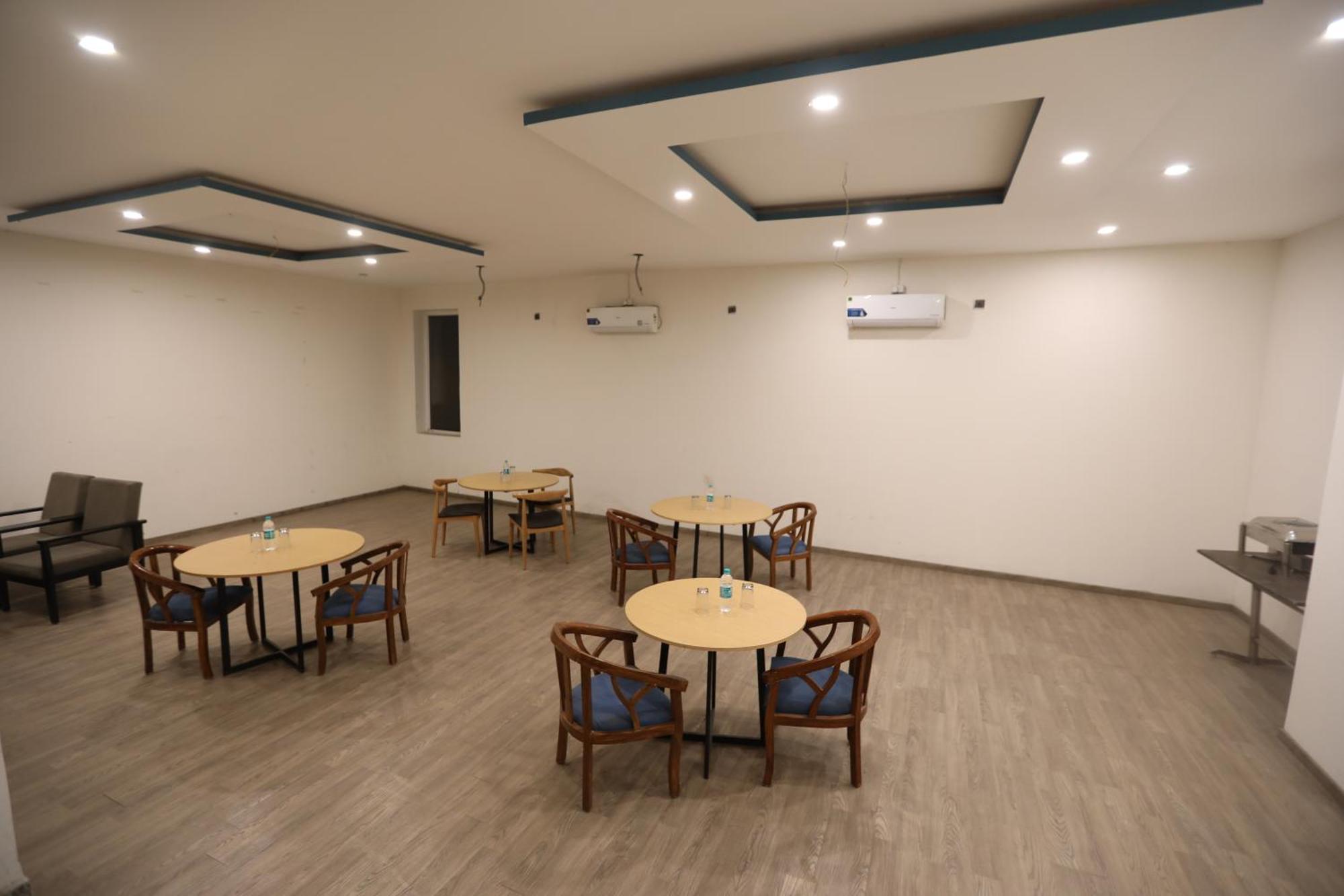 Hotel Noida Grand Sec 58 외부 사진