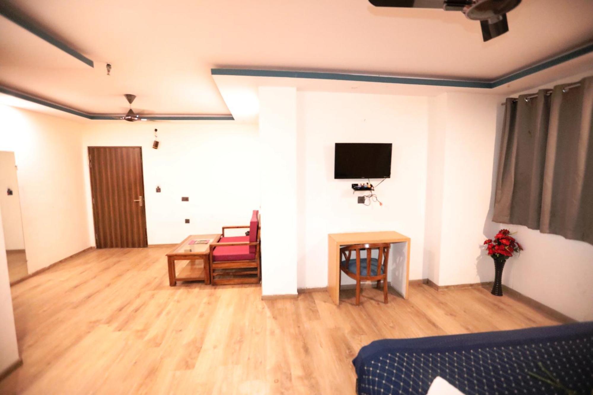 Hotel Noida Grand Sec 58 외부 사진