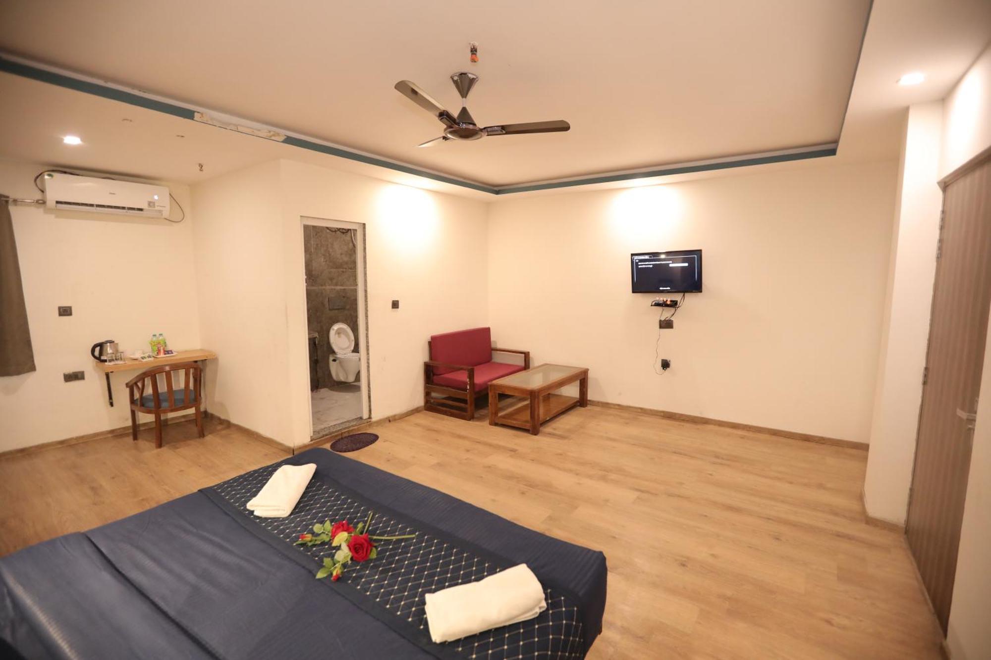Hotel Noida Grand Sec 58 외부 사진