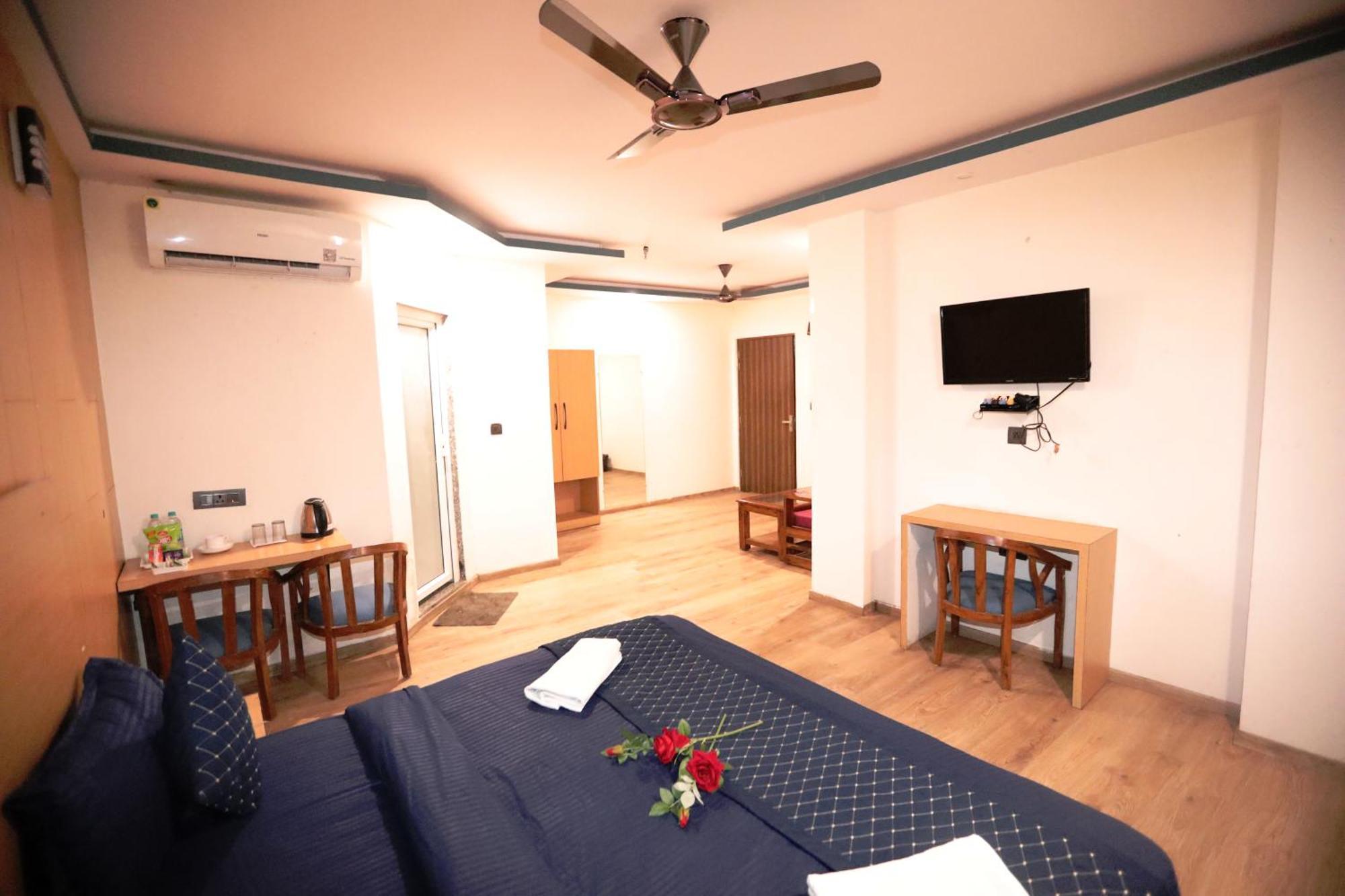 Hotel Noida Grand Sec 58 외부 사진