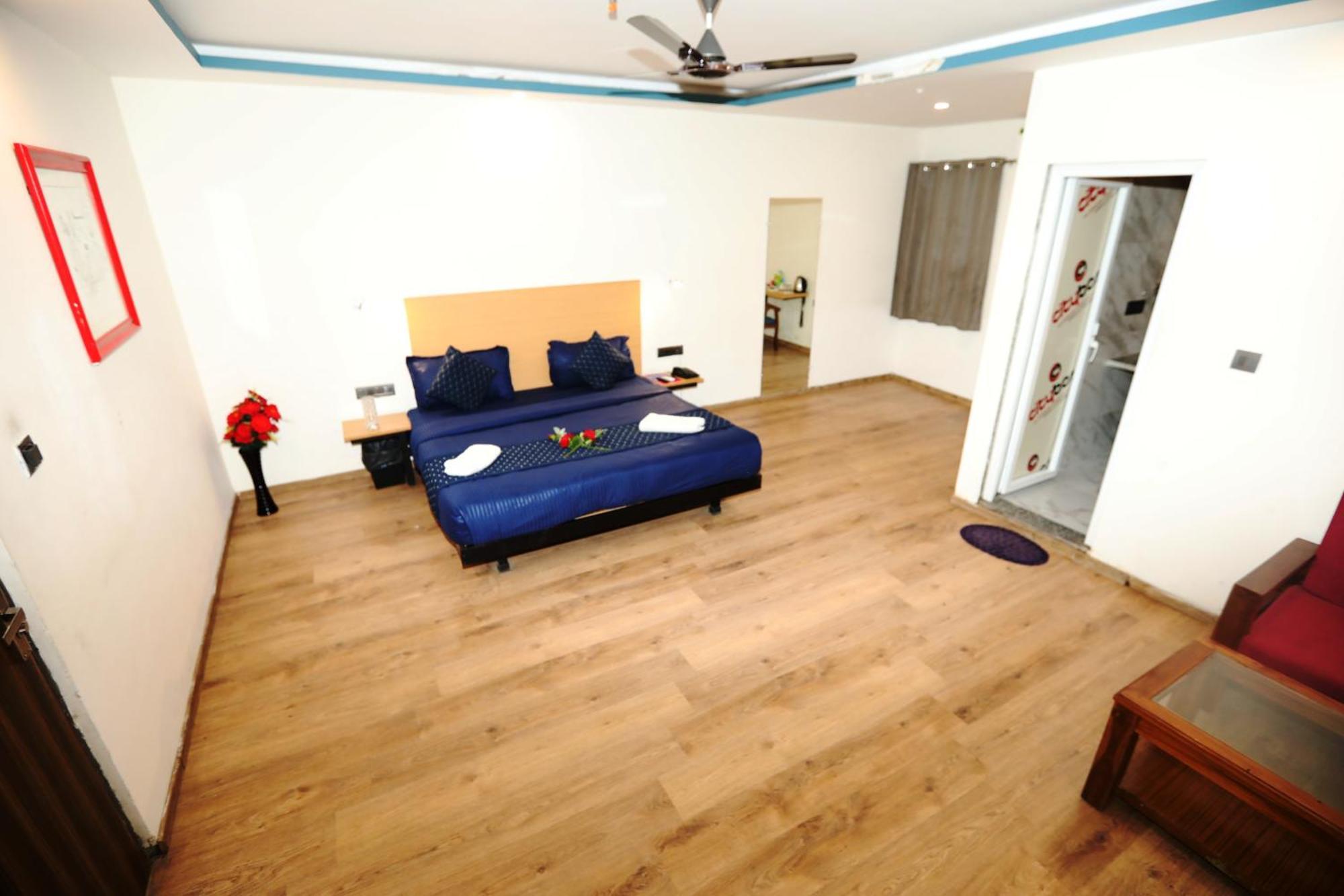 Hotel Noida Grand Sec 58 외부 사진