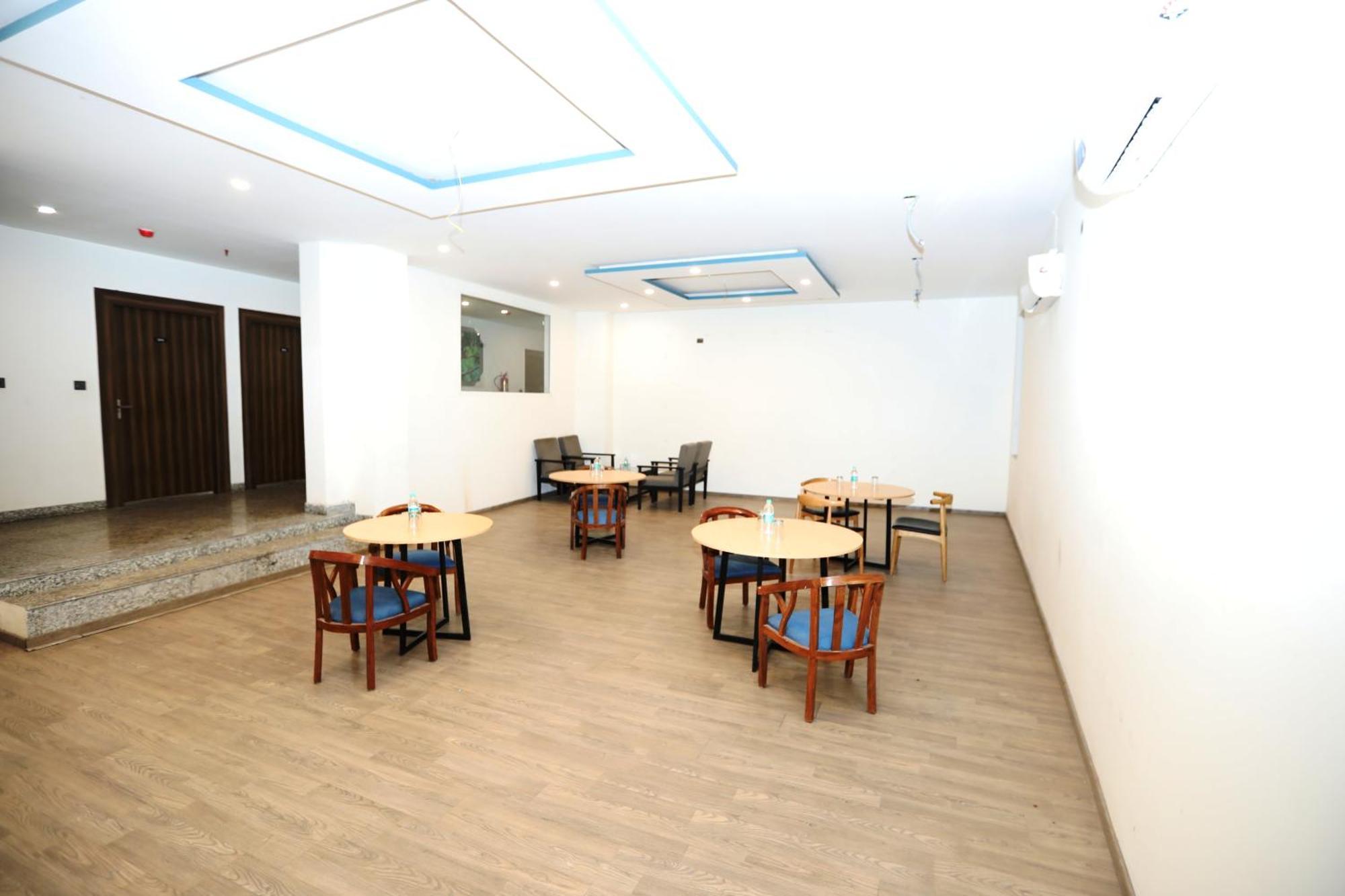 Hotel Noida Grand Sec 58 외부 사진