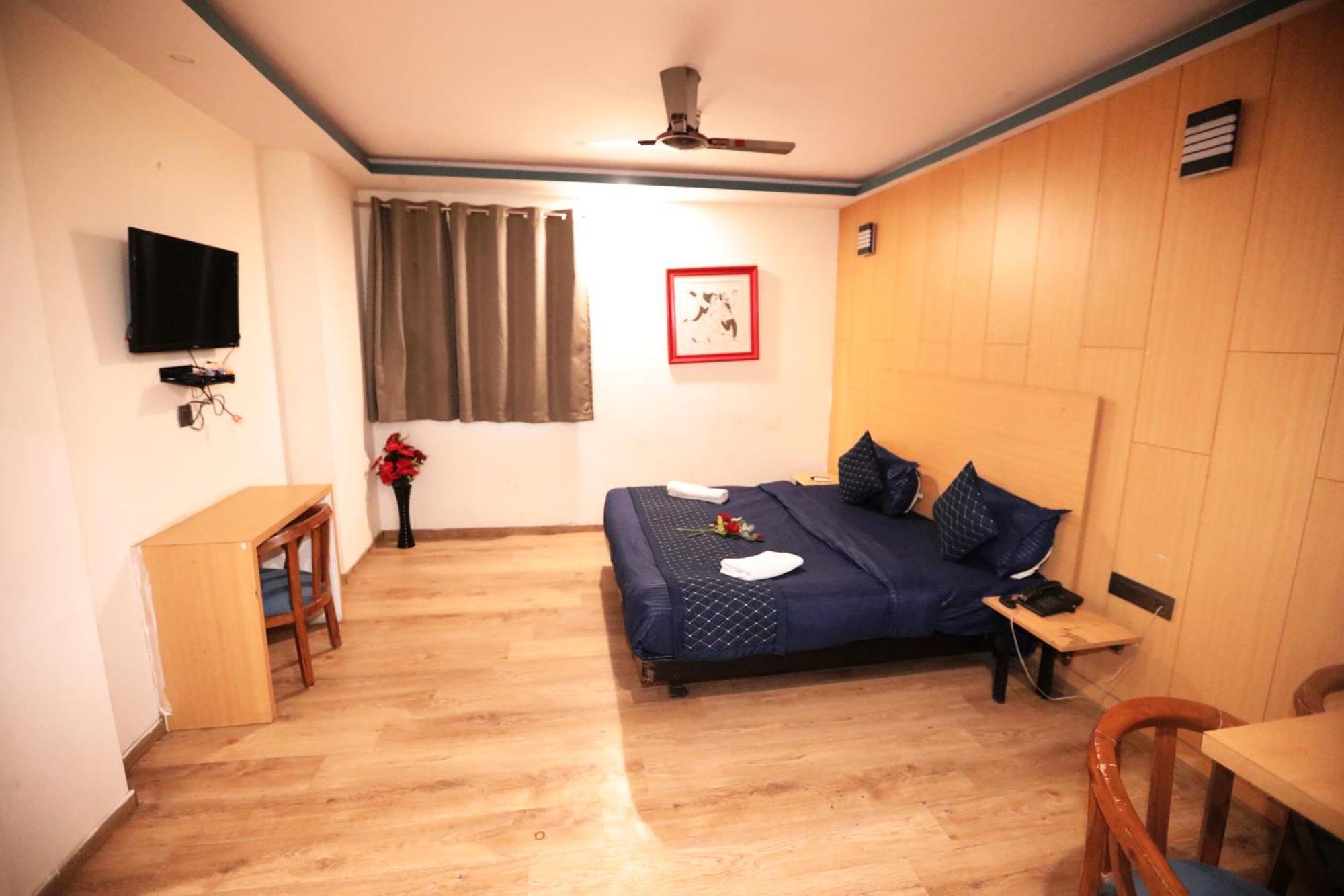 Hotel Noida Grand Sec 58 외부 사진