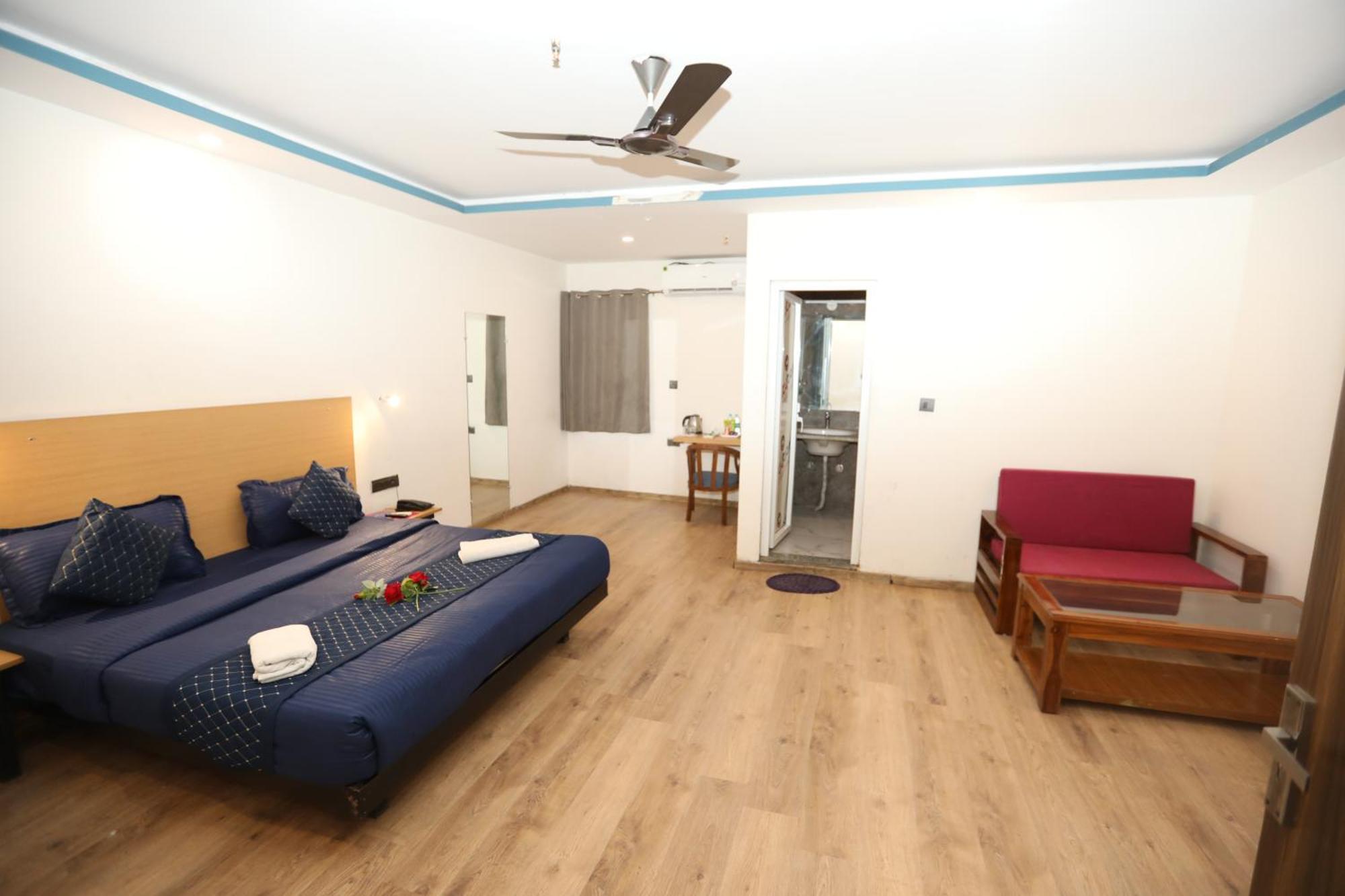 Hotel Noida Grand Sec 58 외부 사진
