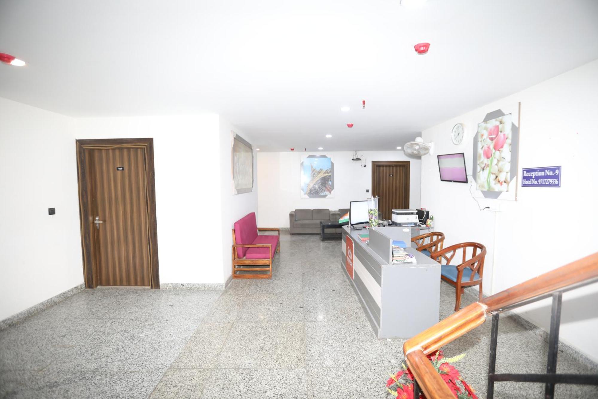 Hotel Noida Grand Sec 58 외부 사진