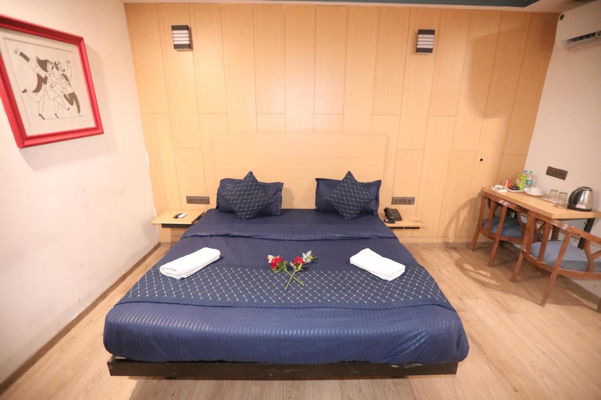 Hotel Noida Grand Sec 58 외부 사진