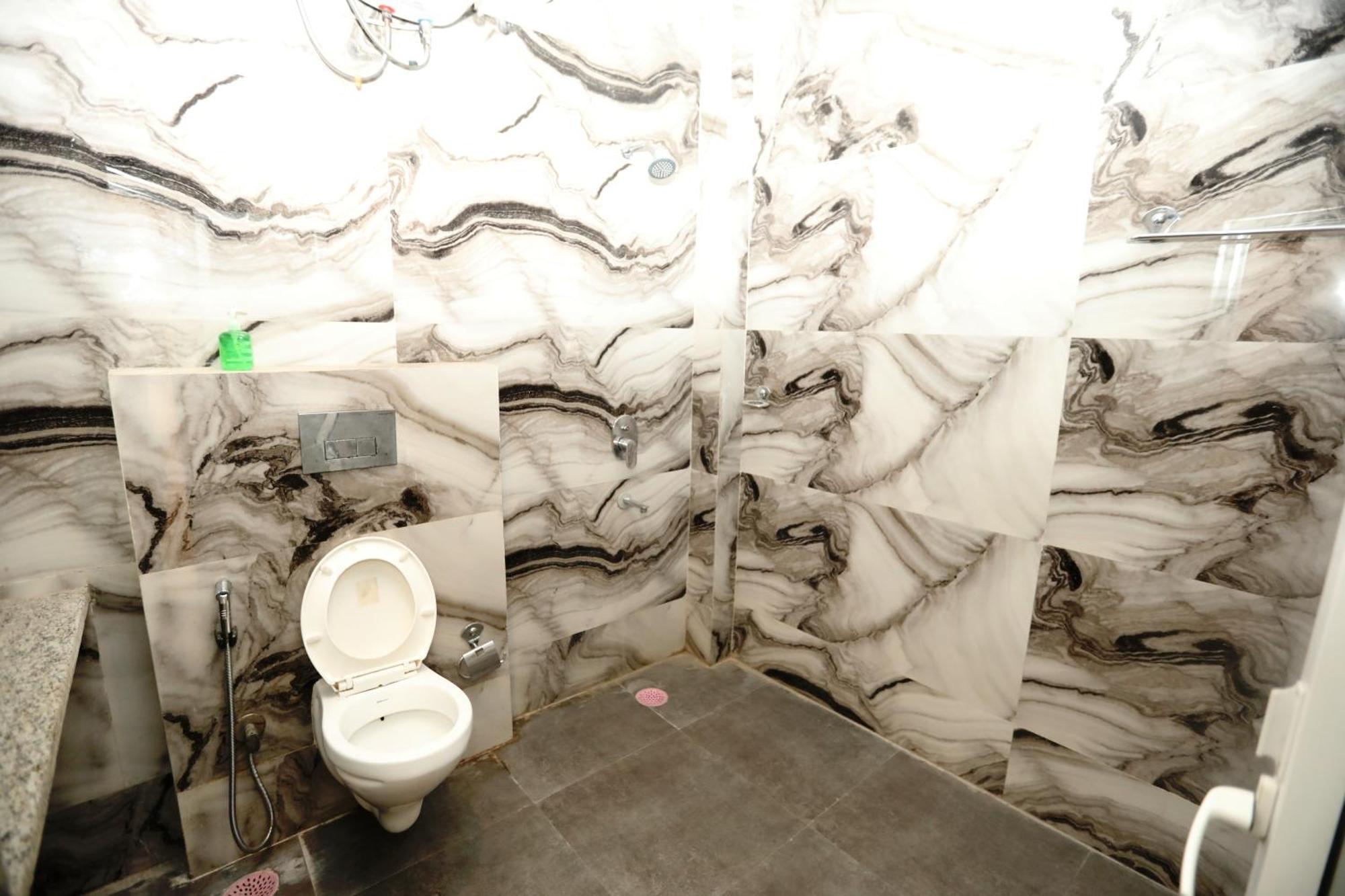 Hotel Noida Grand Sec 58 외부 사진